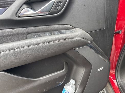 Used 2024 GMC Yukon Denali w/ Advanced Technology Package image 12