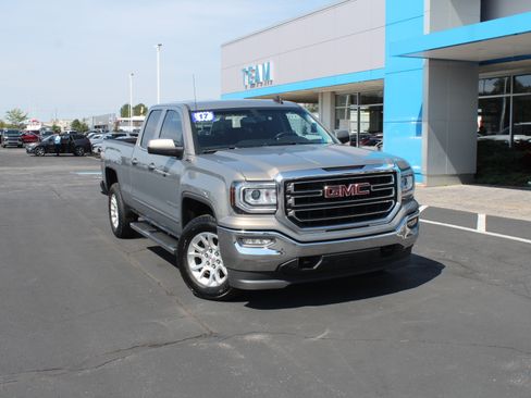 Used 2017 GMC Sierra 1500 SLE w/ SLE Value Package image 2