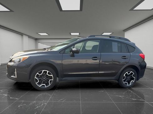 Used 2017 Subaru Crosstrek 2.0i Premium w/ Moonroof Package AWD/4WD image 8