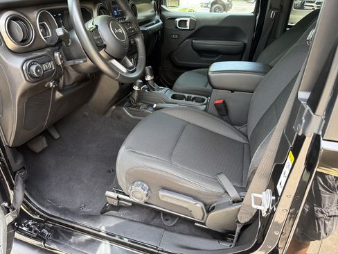 Used 2019 Jeep Wrangler Sport AWD/4WD image 9
