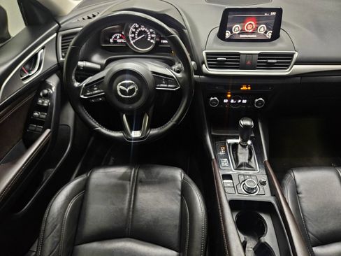 Used 2018 MAZDA MAZDA3 Touring FWD image 12