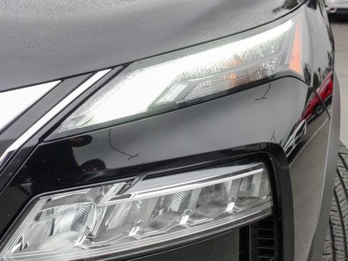 Used 2023 Nissan Rogue SV image 9