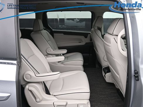 New 2026 Honda Odyssey Touring image 14