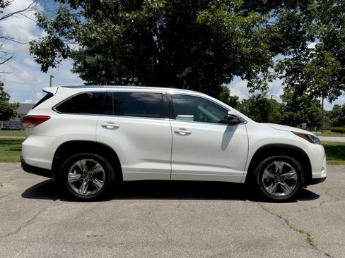 Used 2018 Toyota Highlander Limited Platinum AWD/4WD image 3