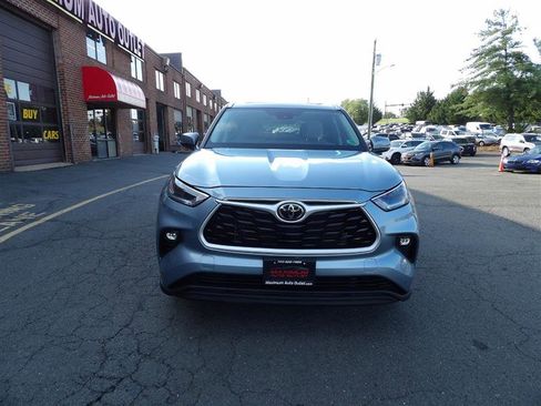 Used 2021 Toyota Highlander XLE image 3