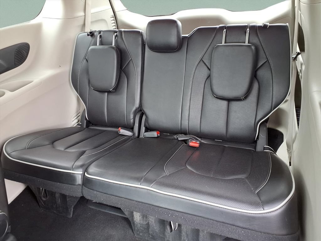Used 2023 Chrysler Pacifica Limited FWD image 28