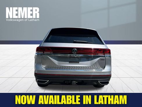 Used 2024 Volkswagen Atlas SE w/ Panoramic Sunroof Package AWD/4WD image 3