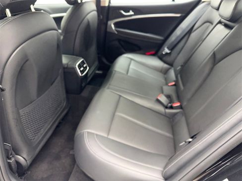 Used 2025 Genesis G70 2.5T image 34