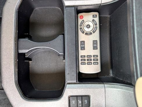 Used 2016 Toyota Sequoia Platinum image 19