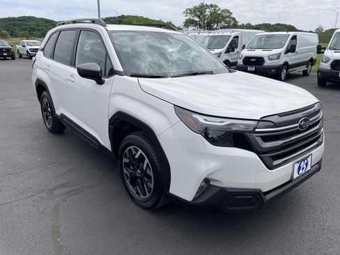 Used 2025 Subaru Forester Premium AWD/4WD image 7