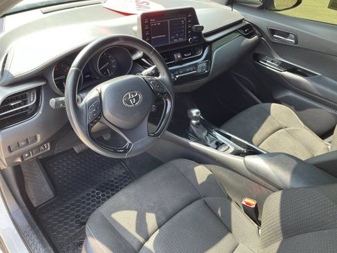 Used 2019 Toyota C-HR XLE FWD image 10