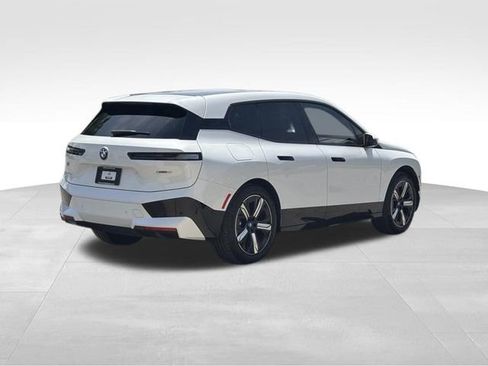 Used 2022 BMW iX xDrive50 w/ Premium Package AWD/4WD image 9