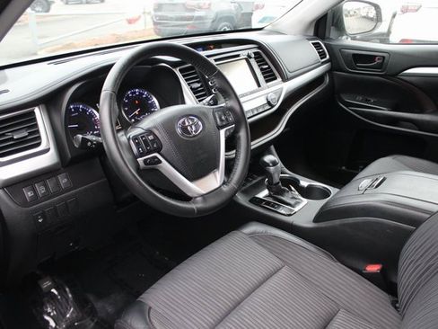 Used 2018 Toyota Highlander Plus image 3