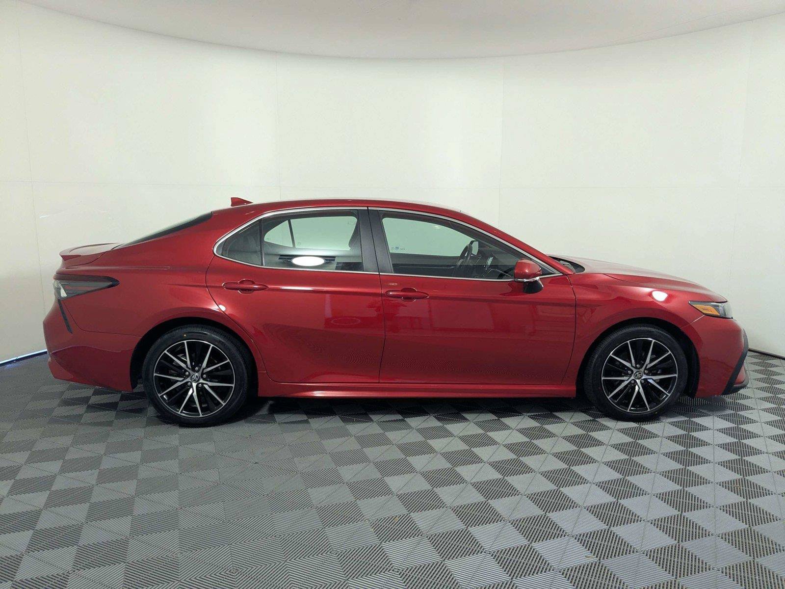 Certified 2023 Toyota Camry SE FWD image 4