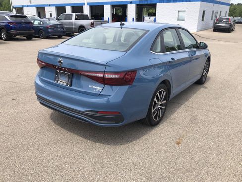Used 2025 Volkswagen Jetta SE FWD image 7