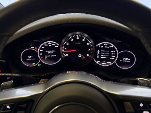 Used 2022 Porsche Cayenne Platinum Edition image 19