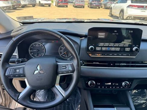 Used 2022 Mitsubishi Outlander SE AWD/4WD image 15
