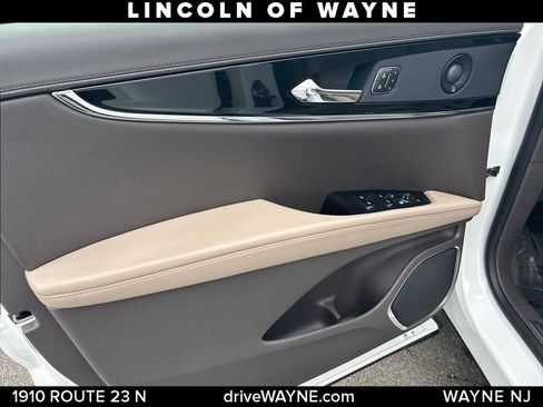 Used 2023 Lincoln Nautilus Reserve w/ Equipment Group 201A AWD/4WD image 13