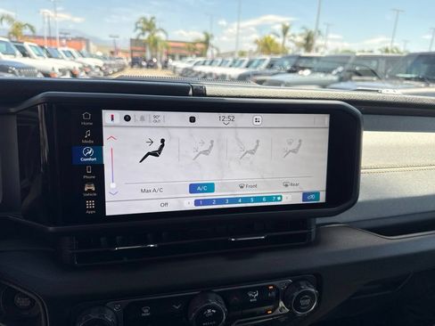 Used 2024 Jeep Wrangler Unlimited Sport AWD/4WD image 18