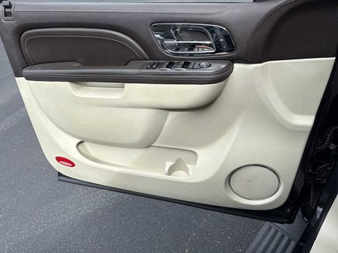 Used 2010 Cadillac Escalade ESV Platinum image 17