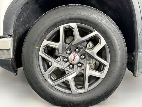 Used 2022 GMC Sierra 1500 SLT w/ X31 Off-Road Package image 11