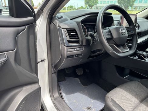 Used 2025 Nissan Rogue SV FWD image 35