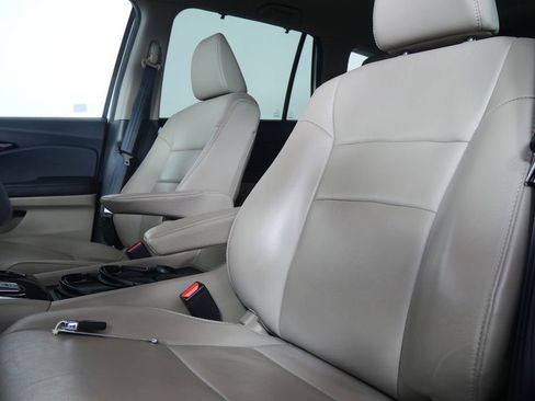 Used 2017 Honda Pilot Touring image 11