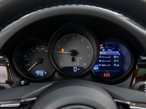 Used 2022 Porsche Macan S w/ Premium Package image 19