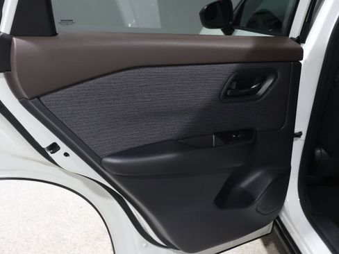 Used 2023 Nissan Rogue S image 19