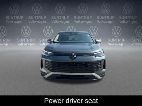 Used 2025 Volkswagen Tiguan SE w/ Panoramic Sunroof Package AWD/4WD image 10