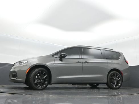 Used 2023 Chrysler Pacifica Limited w/ S Appearance Package AWD/4WD image 36