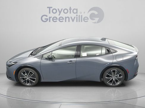 Used 2024 Toyota Prius XLE FWD image 5