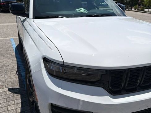 Used 2023 Jeep Grand Cherokee Limited w/ Black Appearance Package RWD image 14