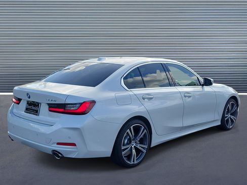 Used 2024 BMW 330i Sedan w/ Premium Package RWD image 3