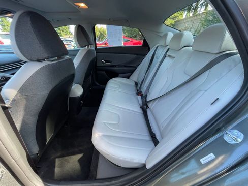 Used 2025 Hyundai Elantra Limited image 28