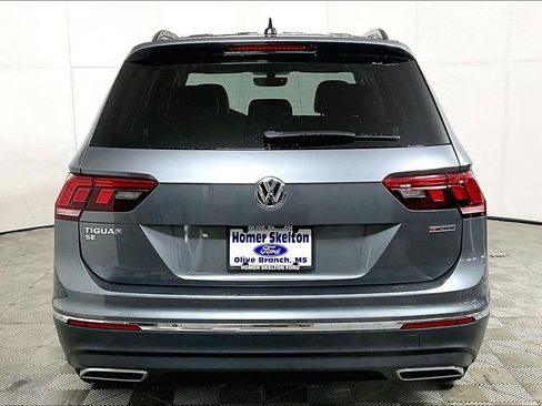Used 2021 Volkswagen Tiguan SE w/ Panoramic Sunroof Package image 4