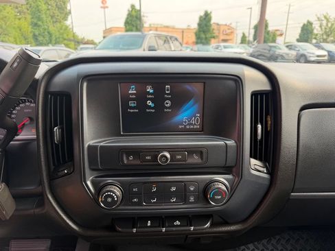 Used 2019 Chevrolet Silverado 1500 Custom w/ Custom Convenience Package AWD/4WD image 6