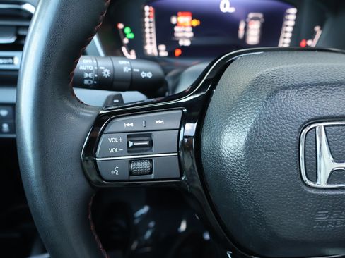 Used 2025 Honda Pilot Black Edition image 37