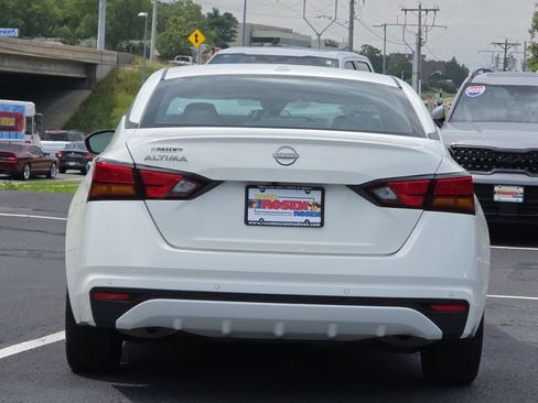 Used 2025 Nissan Altima 2.5 SV FWD image 4