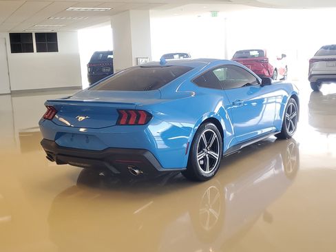 Used 2025 Ford Mustang Premium RWD image 10