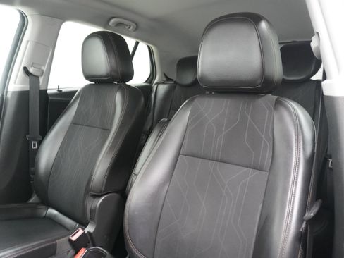 Used 2019 Chevrolet Trax LT w/ LT Convenience Package FWD image 11