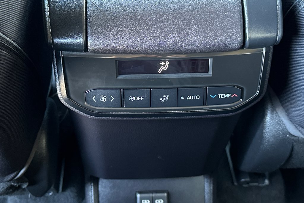 Used 2023 Toyota Highlander LE AWD/4WD image 14