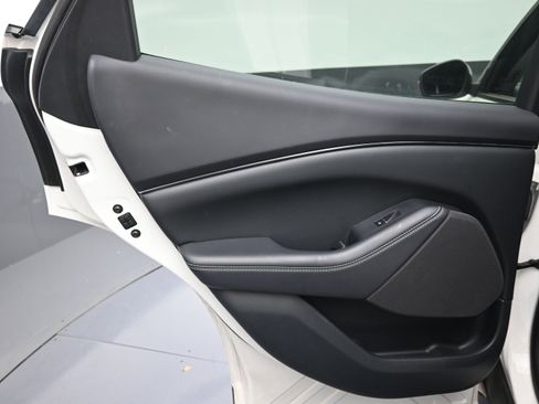 Used 2023 Ford Mustang Mach-E Select image 14