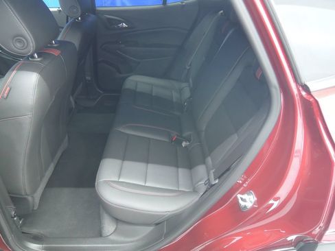 Used 2025 Chevrolet Trax RS FWD image 24