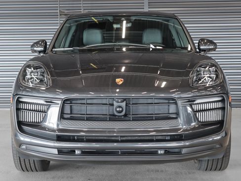 Certified 2023 Porsche Macan S AWD/4WD image 8