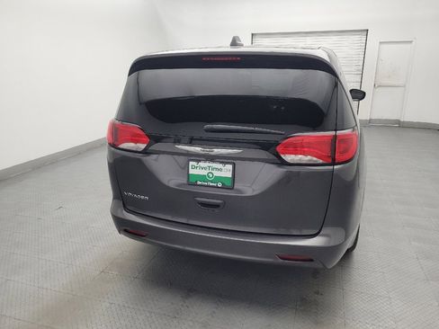 Used 2021 Chrysler Voyager LX FWD image 7