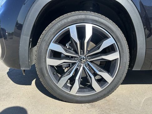 Used 2021 Volkswagen Atlas SEL R-Line w/ MDO Package (Bench Seat) image 9