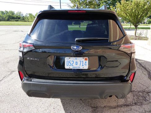 Used 2025 Subaru Forester Premium AWD/4WD image 8