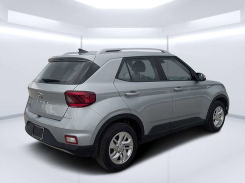Used 2020 Hyundai Venue SEL w/ Convenience Package FWD image 3