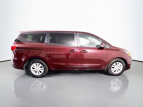 Used 2018 Kia Sedona LX w/ LX Essentials Premium Package image 11